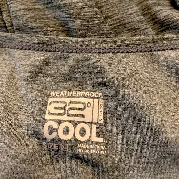 32 DEGREES Cool Weatherproof Gray Short Sleeve Athletic Stretch Top Women’s L/XL - Picture 2 of 3